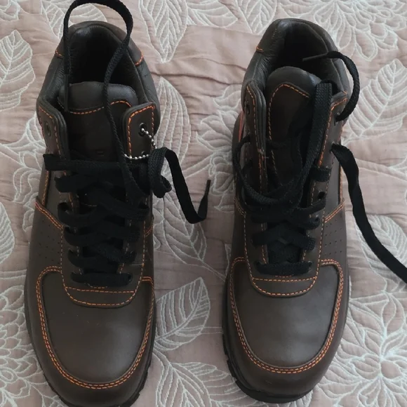 Nike ACG Brown and Black Sneakers - Picture 1 of 5